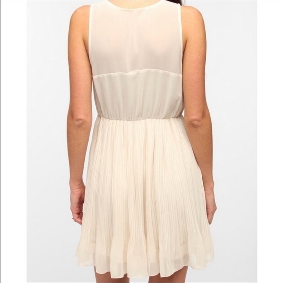Urban Outfitters Pins and Needles chiffon pleated dress - Picture 3 of 8